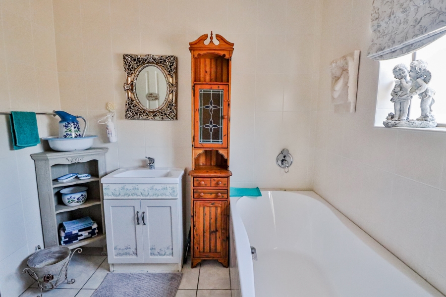 3 Bedroom Property for Sale in Yzerfontein Western Cape